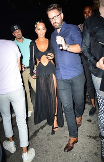 Rita Ora feet photo thumbnail