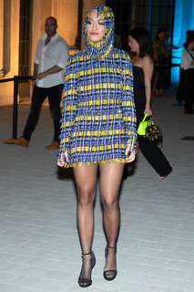 Rita Ora feet photo thumbnail