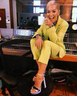 Rita Ora feet photo thumbnail