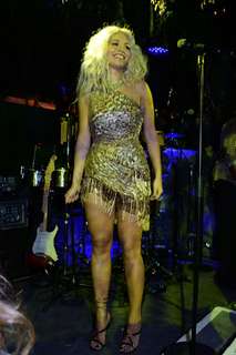 Rita Ora feet photo thumbnail