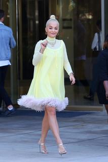 Rita Ora feet photo thumbnail