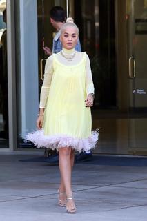 Rita Ora feet photo thumbnail