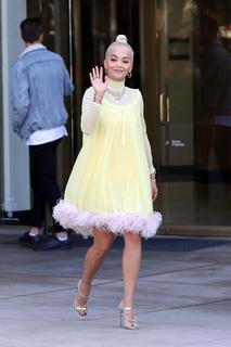 Rita Ora feet photo thumbnail