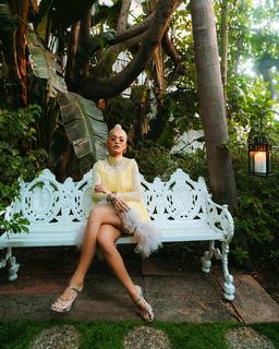 Rita Ora feet photo thumbnail