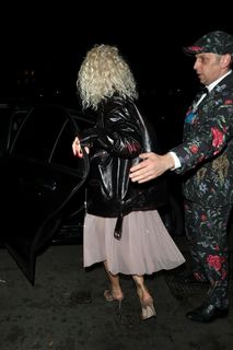Rita Ora feet photo thumbnail