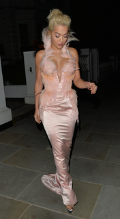 Rita Ora feet photo thumbnail