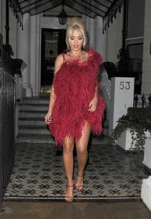 Rita Ora feet photo thumbnail