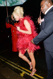 Rita Ora feet photo thumbnail