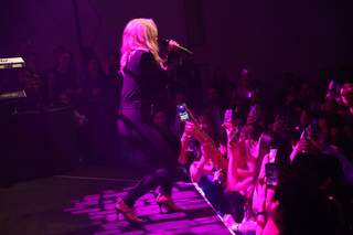 Rita Ora feet photo thumbnail