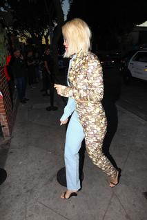 Rita Ora feet photo thumbnail