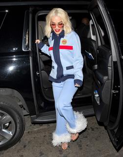 Rita Ora feet photo thumbnail