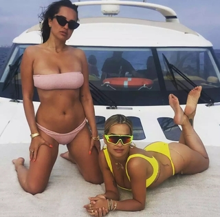 Rita Ora feet photo thumbnail