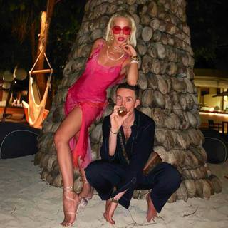 Rita Ora feet photo thumbnail