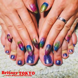 Rita Ora feet photo thumbnail