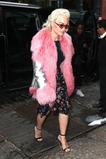 Rita Ora feet photo thumbnail