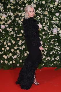 Rita Ora feet photo thumbnail