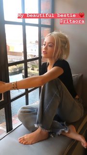 Rita Ora feet photo thumbnail