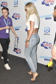 Rita Ora feet photo thumbnail