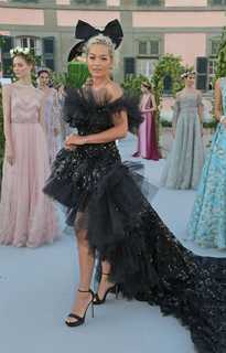 Rita Ora feet photo thumbnail