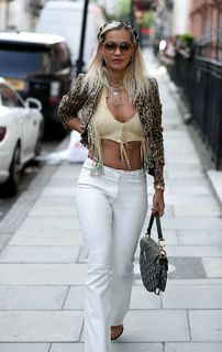 Rita Ora feet photo thumbnail