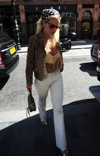 Rita Ora feet photo thumbnail