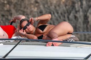 Rita Ora feet photo thumbnail