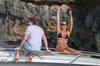 Rita Ora feet photo thumbnail