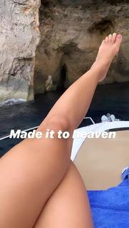 Rita Ora feet photo thumbnail