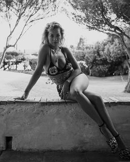 Rita Ora feet photo thumbnail