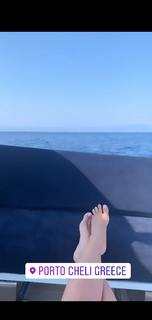 Rita Ora feet photo thumbnail