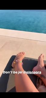Rita Ora feet photo thumbnail