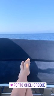 Rita Ora feet photo thumbnail