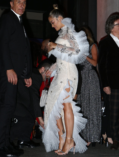 Rita Ora feet photo thumbnail