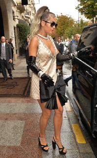 Rita Ora feet photo thumbnail