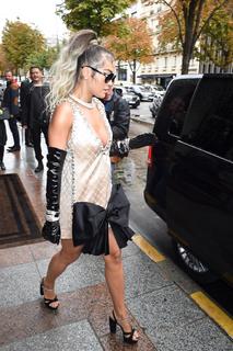 Rita Ora feet photo thumbnail