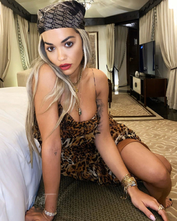 Rita Ora feet photo thumbnail