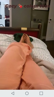 Rita Ora feet photo thumbnail