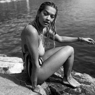 Rita Ora feet photo thumbnail