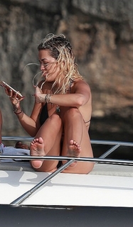 Rita Ora feet photo thumbnail