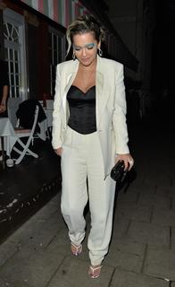 Rita Ora feet photo thumbnail