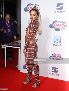 Rita Ora feet photo thumbnail