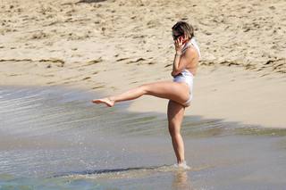 Rita Ora feet photo thumbnail