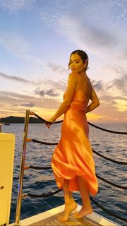 Rita Ora feet photo thumbnail