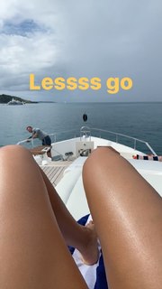 Rita Ora feet photo thumbnail