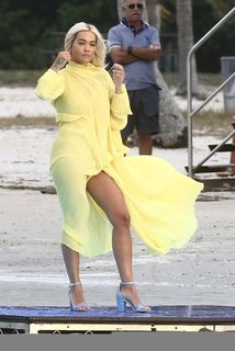 Rita Ora feet photo thumbnail