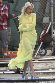 Rita Ora feet photo thumbnail