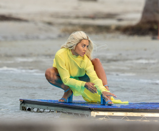 Rita Ora feet photo thumbnail