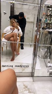 Rita Ora feet photo thumbnail