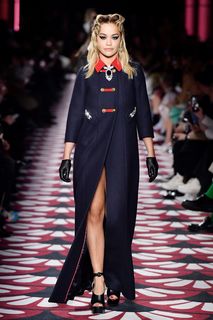 Rita Ora feet photo thumbnail