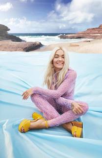 Rita Ora feet photo thumbnail